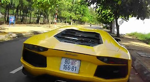 Lamborghini aventador màu vàng thoắt ẩn thoắt hiện tại vn