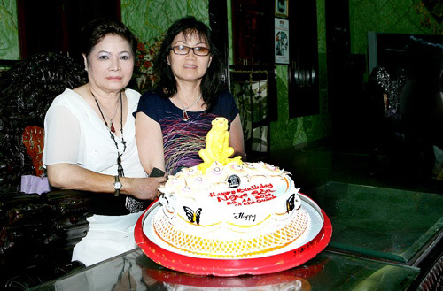 Trăm người chen chân trước nhà Ngọc Sơn - 1