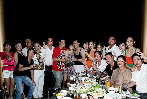 Trăm người chen chân trước nhà Ngọc Sơn - 5