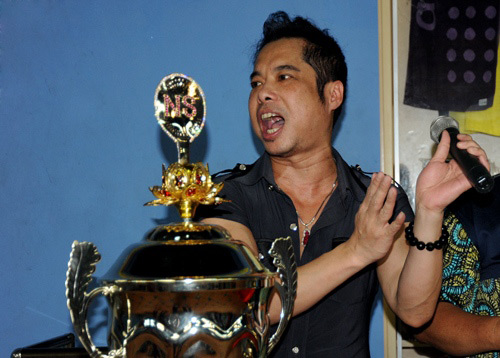 Trăm người chen chân trước nhà Ngọc Sơn - 6