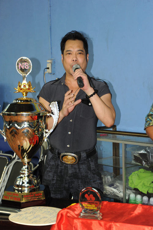 Trăm người chen chân trước nhà Ngọc Sơn - 7