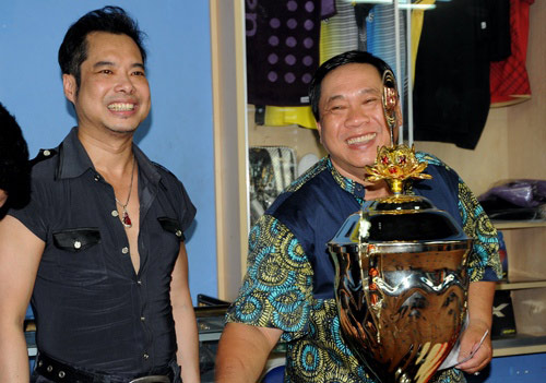 Trăm người chen chân trước nhà Ngọc Sơn - 11