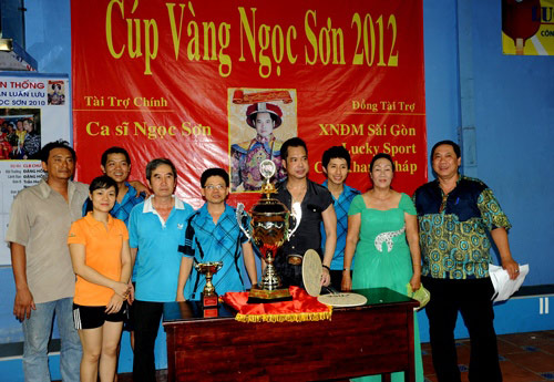 Trăm người chen chân trước nhà Ngọc Sơn - 13