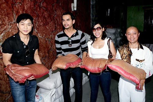 Trăm người chen chân trước nhà Ngọc Sơn - 4