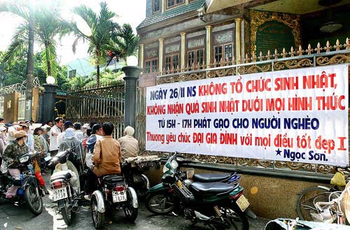 Trăm người chen chân trước nhà Ngọc Sơn - 8