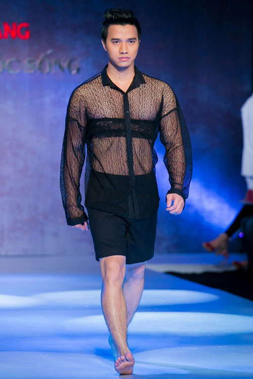 Mẫu nam mặc áo nịt ngực, quần xuyên thấu! - 10