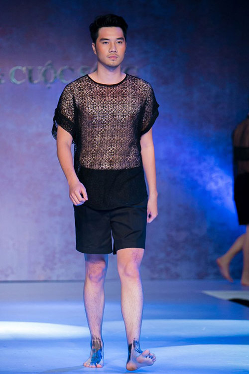 Mẫu nam mặc áo nịt ngực, quần xuyên thấu! - 11