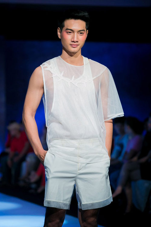 Mẫu nam mặc áo nịt ngực, quần xuyên thấu! - 15