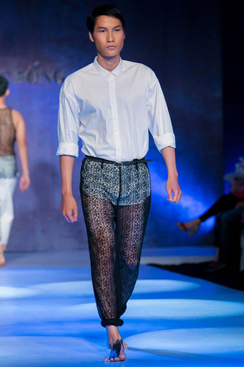 Mẫu nam mặc áo nịt ngực, quần xuyên thấu! - 16