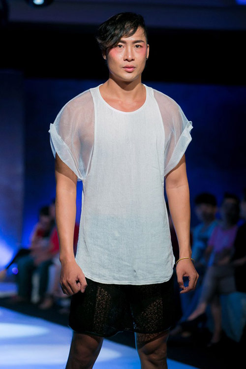 Mẫu nam mặc áo nịt ngực, quần xuyên thấu! - 17