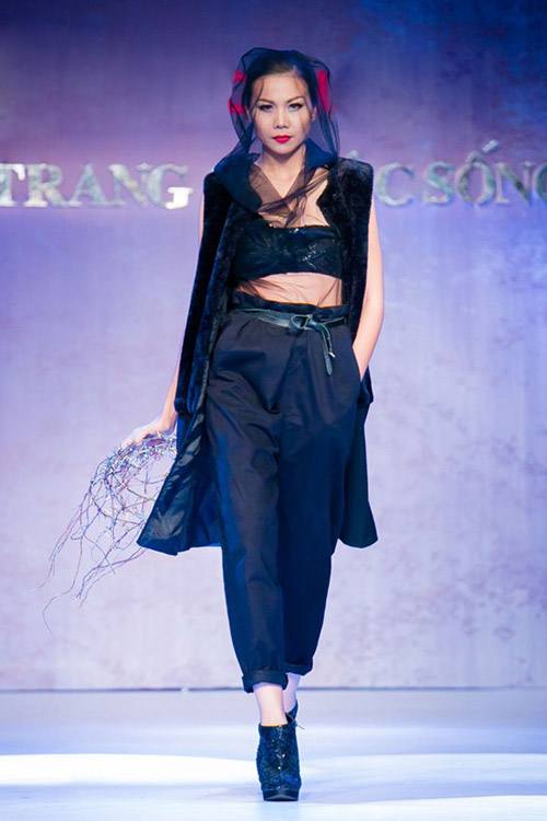 Mẫu nam mặc áo nịt ngực, quần xuyên thấu! - 4