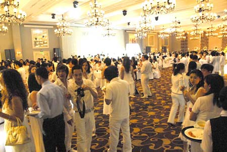 Mr Đàm và những bữa tiệc chấn động - 2