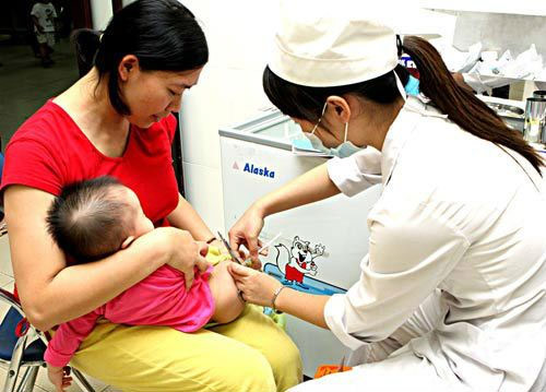 Đóng thêm tiền để trẻ được tiêm vắc xin tốt nhất - 1