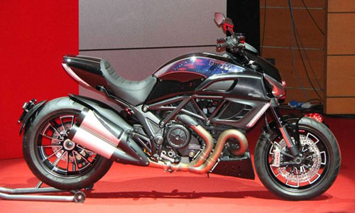 "Soi" Ducati mới tậu giá 720 triệu của Tuấn Hưng - 2