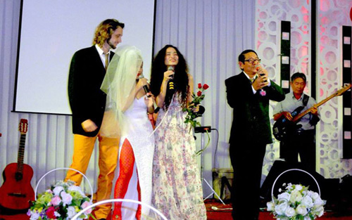 7 sao Việt "ngược xuôi" kết duyên năm 2013 - 6