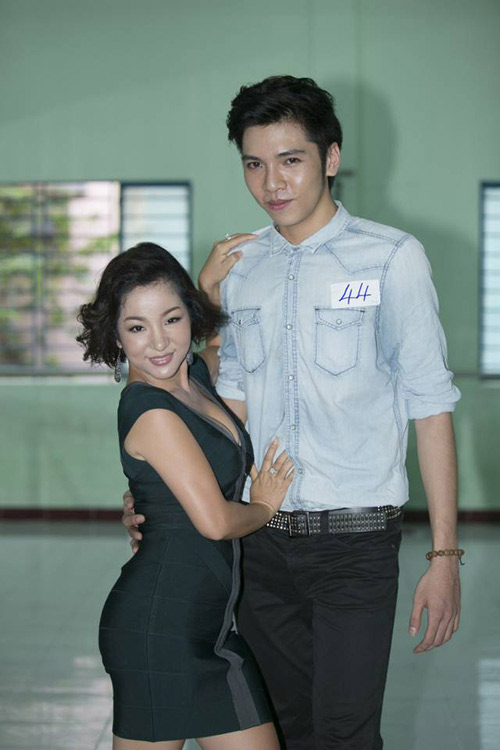 Bi hài khi Hoa hậu diễn catwalk - 2