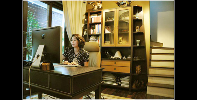 Phòng làm việc là nơi rất quan trọng đối với người đẹp mê kinh doanh như Hà Kiều Anh.
