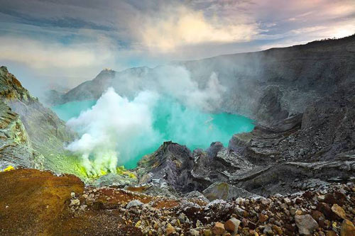 Những đốm lửa xanh kỳ ảo ở Indonesia - 1
