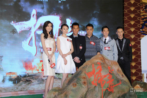 Trương Gia Huy ôm ghì mỹ nhân chuyển giới nude - 11