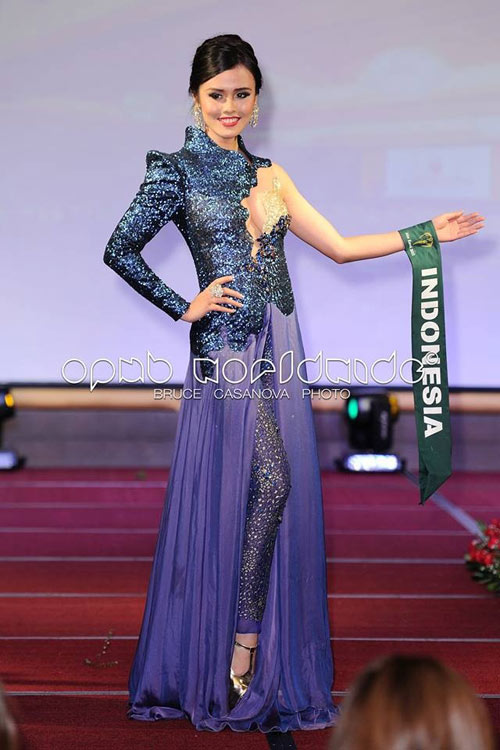 Thí sinh Miss Earth lộ chân "hoa gấm" - 13