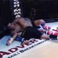 Thể thao - Tay gãy làm đôi trên sàn đấu võ