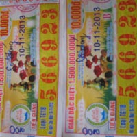 Tin tức trong ngày - Hàng chục người bị lừa đổi vé số “nhân bản” màu
