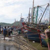 Tin tức trong ngày - Đắm tàu ở Nghệ An: Chiều nay, 2 ngư dân về bờ