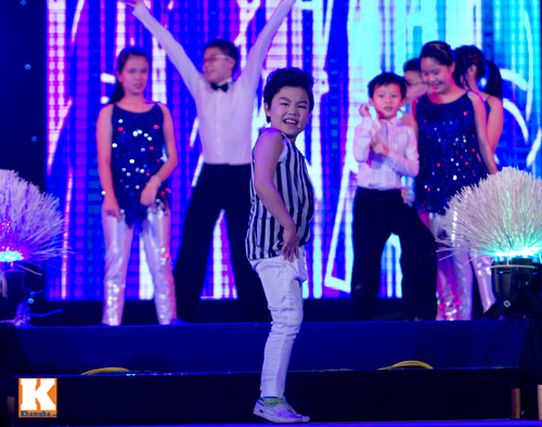 Psy nhí đốt nóng sân khấu Hà Nội - 9