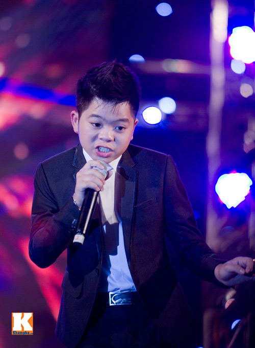 Psy nhí đốt nóng sân khấu Hà Nội - 16