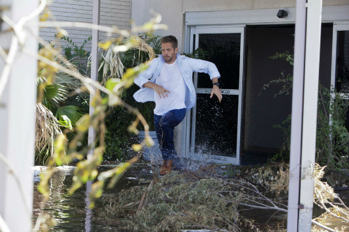 Hours - bộ phim cuối xúc động của Paul Walkers - 2