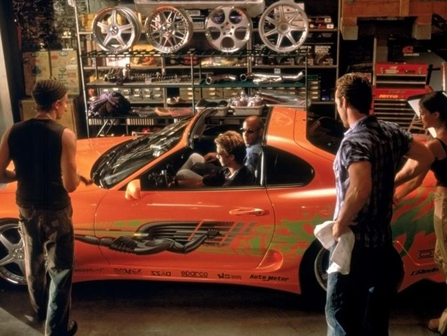 Paul Walker và Vin Diesel trong một cảnh The Fast and The Furious
