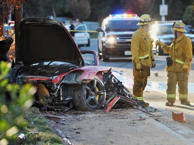 Còn đây là phần còn lại của chiếc Porsche mà Paul Walker tử nạn ở Santa Clarita, California, Mỹ.
