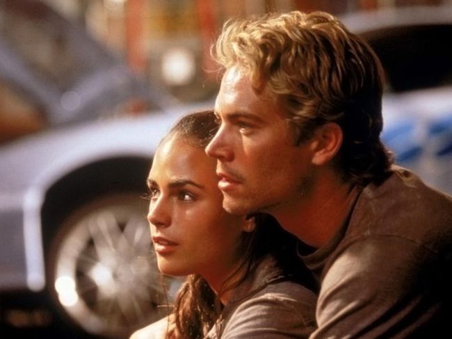 Jordana Brewster và Paul Walker trong một cảnh phim
