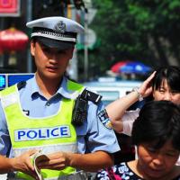 Tin tức trong ngày - TQ: Bị đòi "mãi lộ", chủ xe uống thuốc sâu tự tử