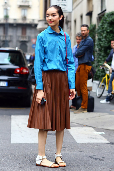 Chân dài Trung Quốc mặc đẹp trên phố Tây - 1