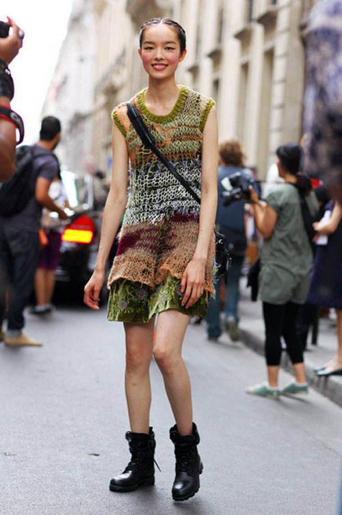 Chân dài Trung Quốc mặc đẹp trên phố Tây - 3