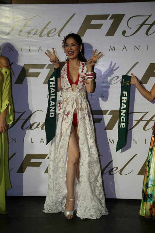 Thí sinh Miss Earth mất điểm vì ngực lệch - 18