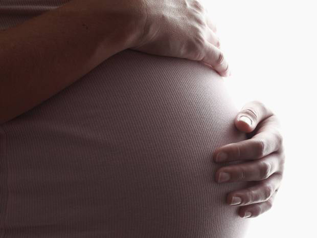 Anh: Nhân viên xã hội đoạt thai nhi khỏi bụng mẹ - 1