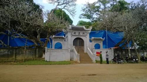 Cảnh tan hoang sau vụ cháy đền thờ Lê Lai - 15