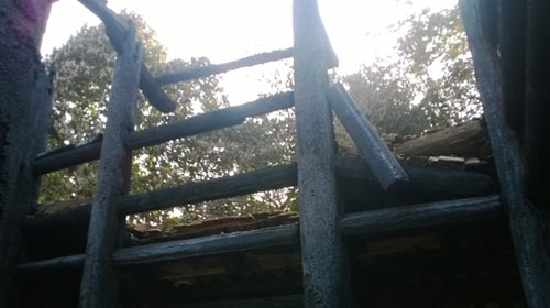 Cảnh tan hoang sau vụ cháy đền thờ Lê Lai - 2