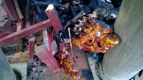 Cảnh tan hoang sau vụ cháy đền thờ Lê Lai - 8