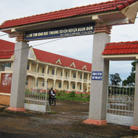 Giáo dục - du học - Kỷ luật hiệu trưởng, hiệu phó làm khống học bạ