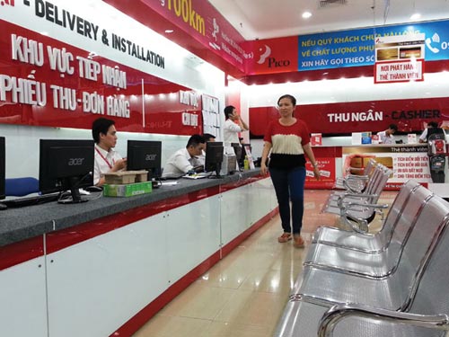 Các hãng bán lẻ lớn 'so găng' dịp cuối năm - 1