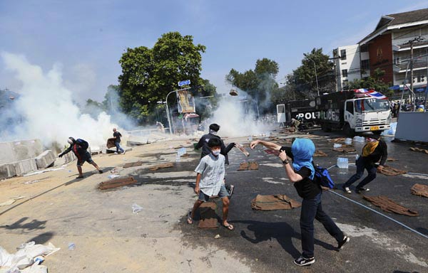 Những cách chống hơi cay độc đáo ở Thái Lan - 4