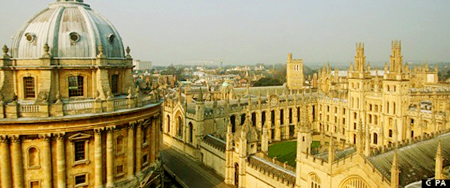Khuôn viên không thể tuyệt vời hơn của đại học Oxford.
