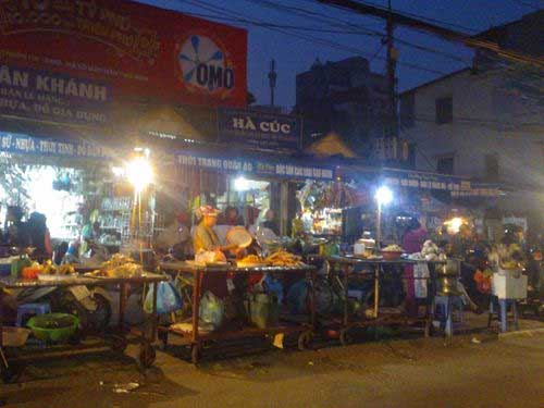 Thức ăn chín ở vỉa hè, tẩm đầy bụi đường - 8