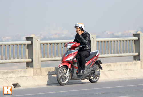 Khiếp sợ cảnh lái xe và nghe điện thoại - 13