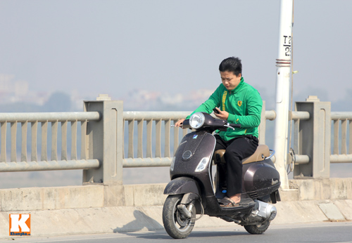 Khiếp sợ cảnh lái xe và nghe điện thoại - 8