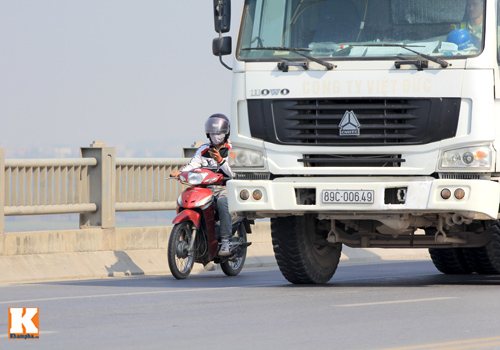 Khiếp sợ cảnh lái xe và nghe điện thoại - 9