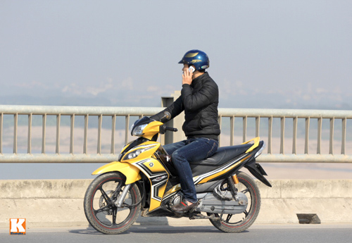 Khiếp sợ cảnh lái xe và nghe điện thoại - 15